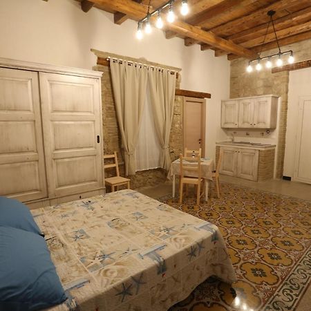 الشقق الفندقية ليكاتافي  Antica Dimora Dell'Ammiraglio المظهر الخارجي الصورة