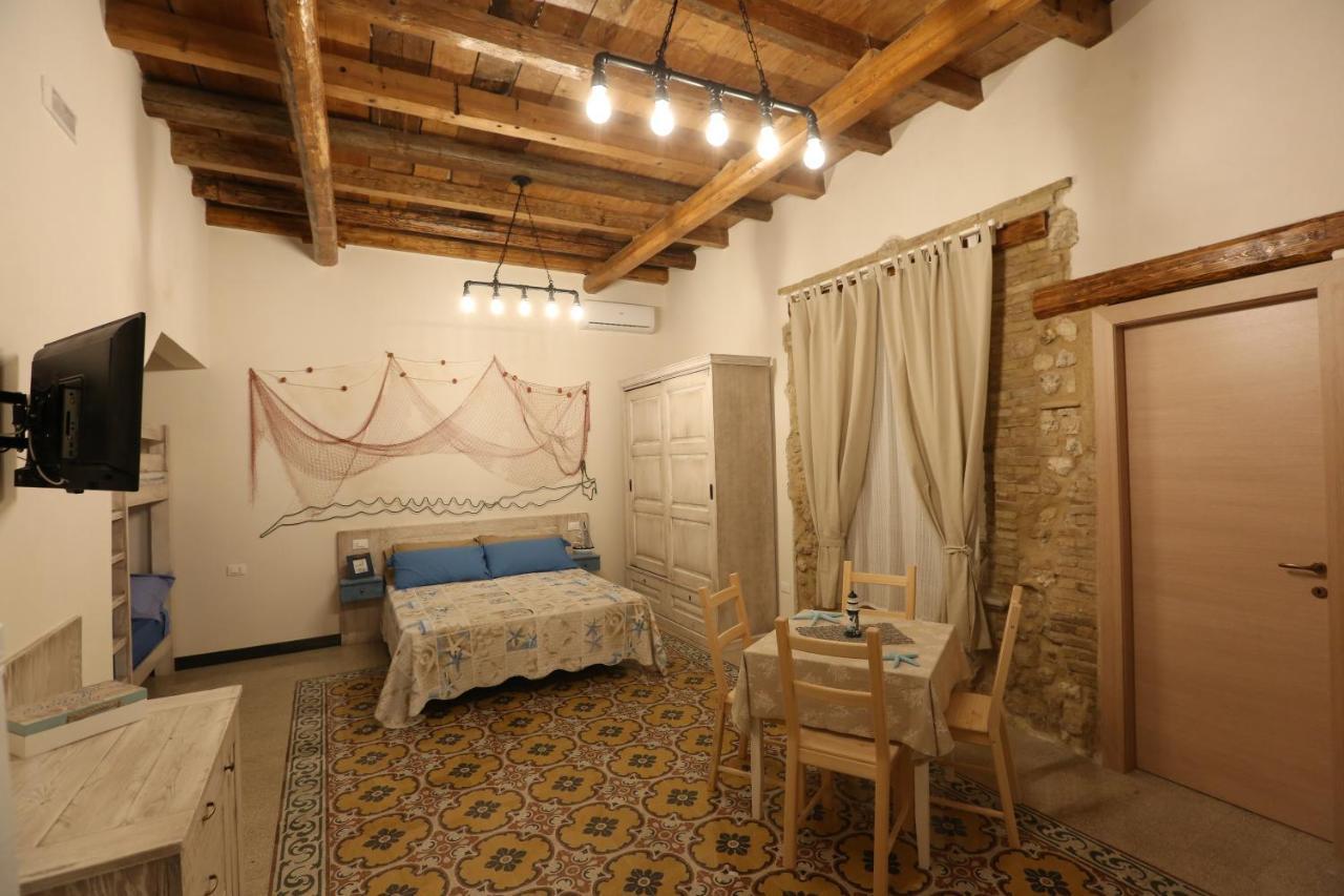 الشقق الفندقية ليكاتافي  Antica Dimora Dell'Ammiraglio المظهر الخارجي الصورة